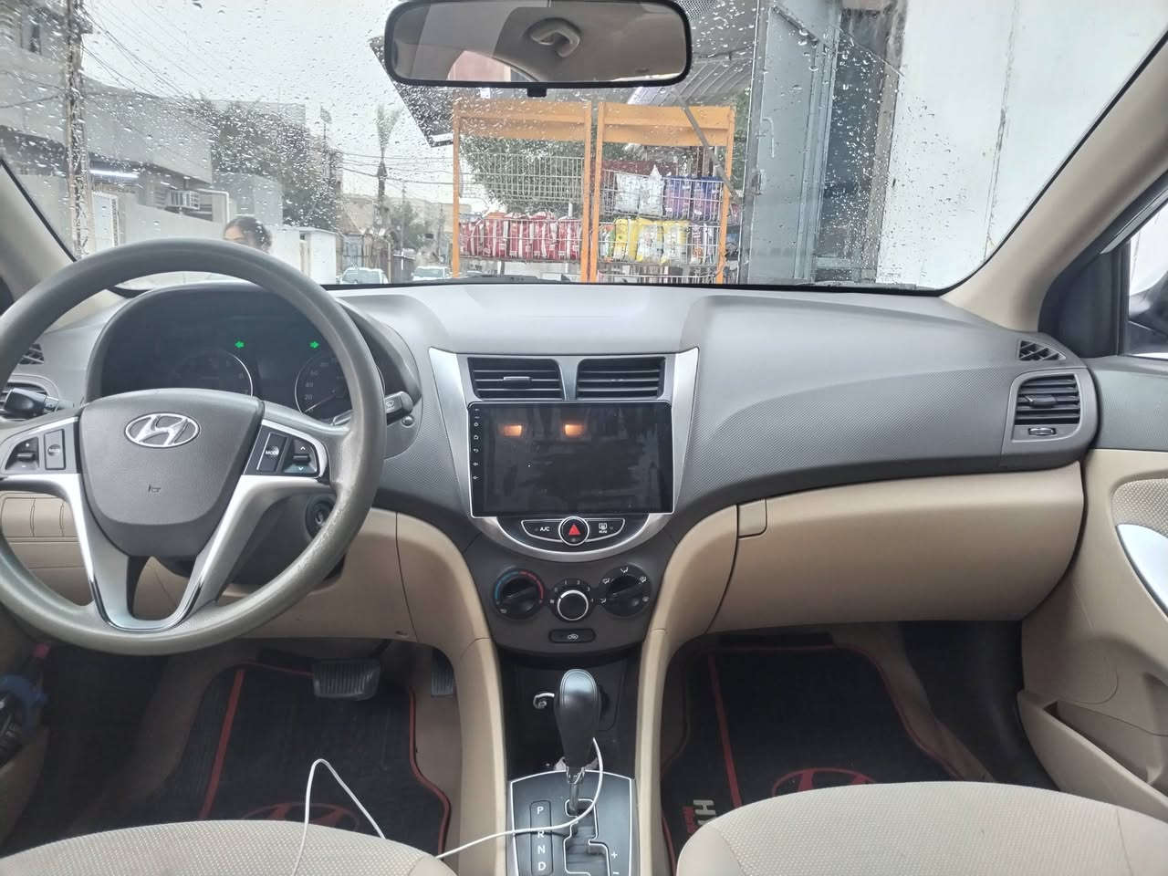 السلام عليكم اكسنت خليجي2013 محرك  1600 دبل قطره  بيهه قطعه صبغ الباب الخلفي جهة العبري  اوشبر جاملغ خلفب جهة السايق سونار بيهه بالمنشور والباقي كفاله كير مكينه مكفوله بسمي السياره هزه جديده مكاني بغداد السعر 97 اوبيهه شي قليل ***********
