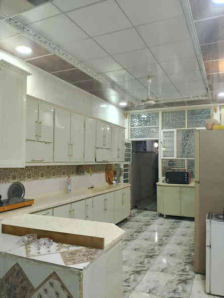 بيت 150 متر . طابقين
النجف . مقابل قريه الغدير . عمود 327 مقابل مياه نبع العتبه.  رقم الشارع 15
السعر 95 مليون وبيه مجال 
***********
***********
***********
