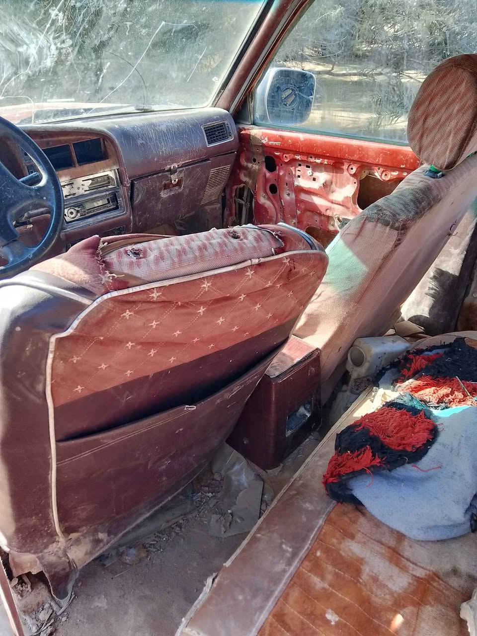 السلام عليكم.
بيكم دير موديل 2007 محرك 4y بخاخ بيها بخار متروكه 

كير شاصي اكسن گاردن مكفول تايرات عوزهن نفخ السعر 800قفل ..ميسان قضاء علي الغربي 

رقم الهاتف ***********
