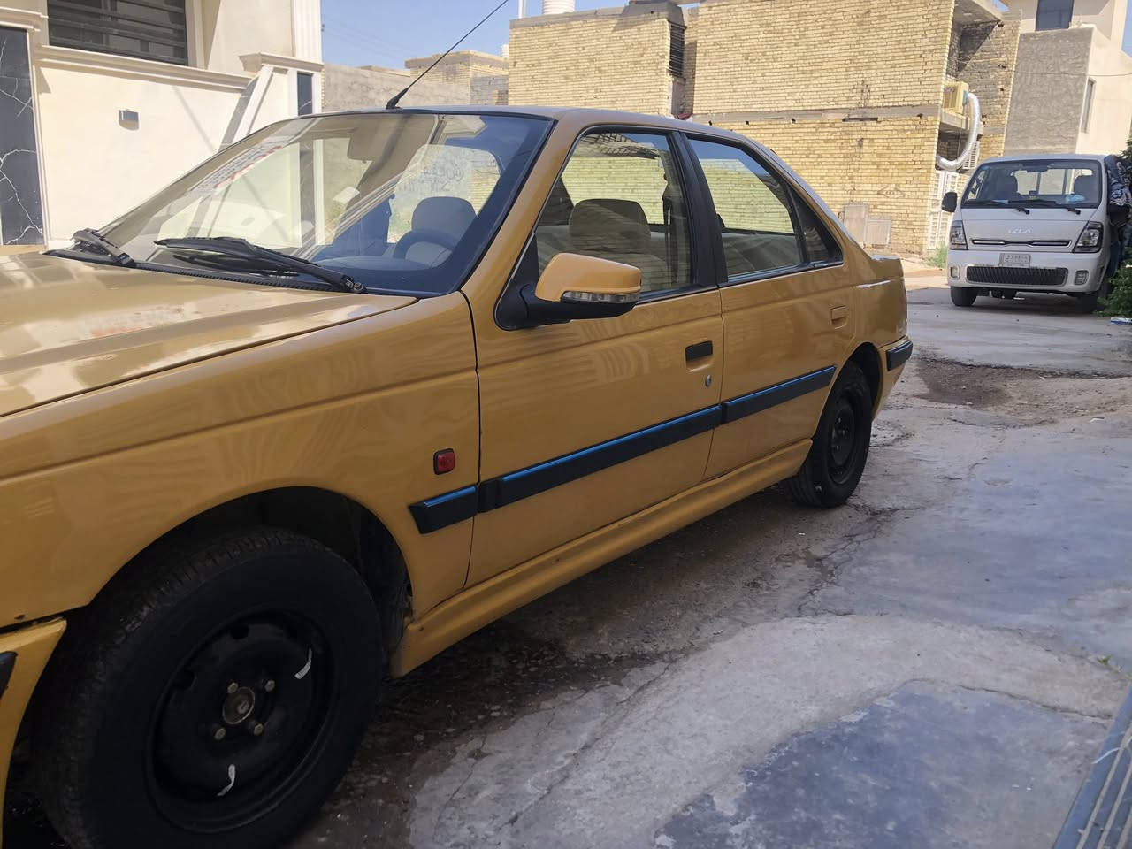 السلام عليكم, بيجو بارص موديل 2015 ماشية 259,000 كير و محرك جديدات وتبريد شغال بيها ضربة مصلحة بلچاملغ الخلفي الايسر السعر 45 بيها مجال للتواصل اتصال *********** المكان بغداد الدورة
