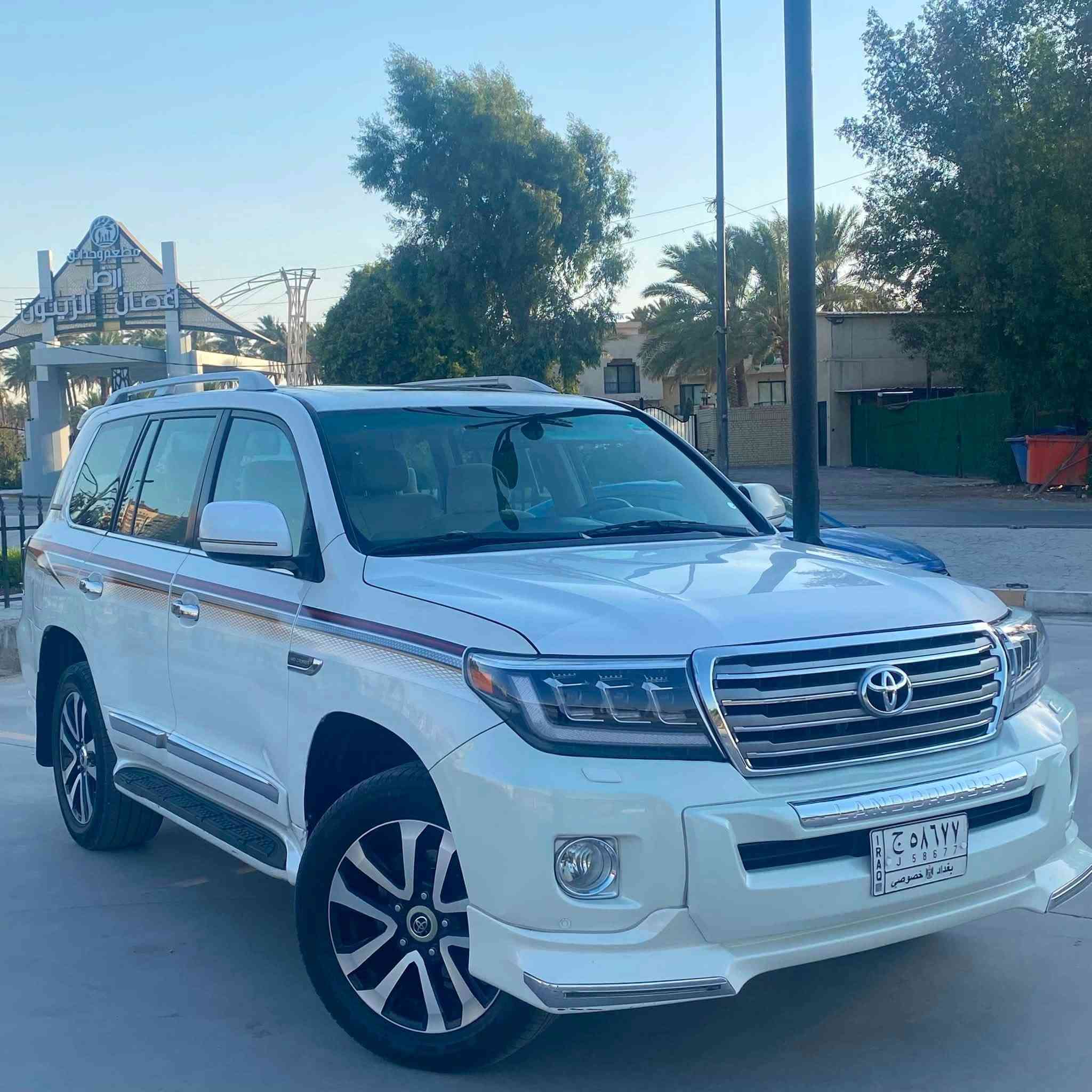 لاندكروز 2008 محدث 2015 تحديث درجه اولى 
رقم بغداد
السياره GXR 6 سلندر 
مواصفات GXR  المعروفه 
بصمه 
فتحه 
سلايد روف 
تحكمات ستيرن جهتين 
كروز سرعه 
كامره
السياره عليهه شاشه اندرويد ومازدات وبكلايتات تصميم لكزس اناره ترحيبيه واشاره متحركه بلمازدات والبكلايتات وترحيب بأبواب السياره وعليهه ويل كب مال موديل 2020 الويل ياباني اصلي✅ مو تجاري  وتخم تاير كلش نضيفات
سياره مصروف ومتعوب عليهه هواي واستخدام شخصي وبألف عافيه على الياخذهه مراح اتعبه ابد  وقبل اسبوعين مسويلهه حمام 
السياره كفاله كير مكينه شاصي لغد وبدون حادث السياره بيهه رشات صبغ ابيعلك مصبوغه حزام
السيار موقعهه بغداد
للأستفسار 
***********
السعر 27000$
