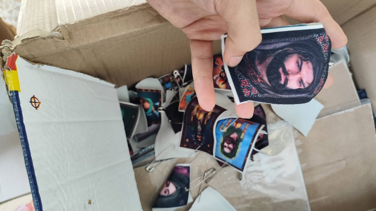 صور خشبيه للبيع كبار وصغار واكو تتعلك على ملابس


**إذا كنت صاحب هذا الإعلان وتريد حذفه لأي سبب، رجاءا أرسل رسالة إلى الدعم الفني**