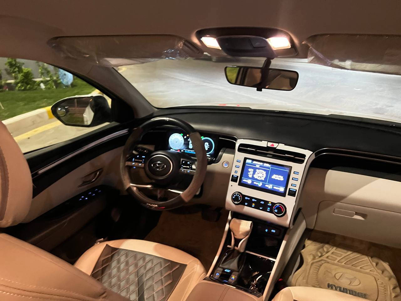 السلام عليكم للبيع سيارة توسان 2023 وارد خليجي اللون ابيض فول مواصفات ماعدا البانوراما
رقم بغداد انكليزي هزه جديدة 
السيارة باسمي تحويل مباشر

محرك 2000 يعني 4 سلندر ماشية 15 الف km

1- كرسي كهربائي 2

2- حساسات امامية خلفية

3-تشغيل عن بعد

4 - ويل كروم 

5 - اشاير بالمري

6 - دخول ذكي

7 - هند بريك بصمة

8 - ثلاث انظمة قيادة ايكو سبورت نورمال

9 - شاشة ايباد 

10 - شاحن واير ليس مع منافذ USP إماميه وخلفية

11 - قطعتين تبريد

12 - تحكمات ستيرن جهتين

13 - كأمرة دواره

14 - بردات خلفية

15 - الجامات الاماميه يصعدن وينزلن اوتو تحكم عن بعد بالريموت

16 - مثبت سرعة

17- مري شفط

18 - لايتات دوارة امامية فول LED

19 - زنون لدي امامي خلفي
20-كشنات جلد 
21-كاعيات جلد 
22-ترحيب مري

السعر207$ ورقة وبيها مجال 

مكان السياره بغداد
للاستفسار اتصال
***********
