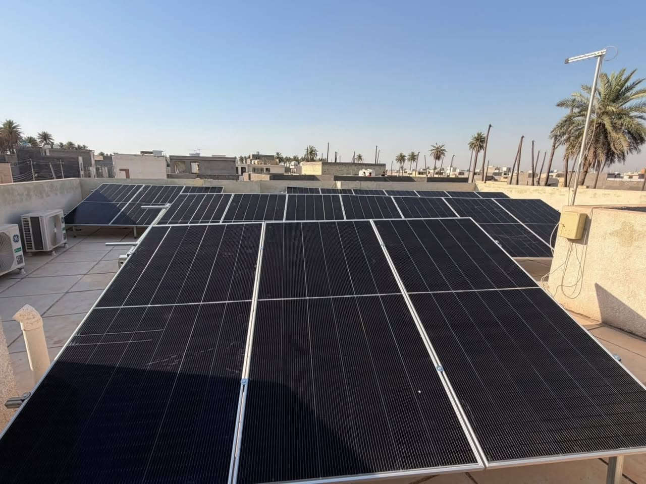 تم بعون الله تعالى افتتاح شركه الزبيدي لتنصيب الطاقات الشمسية نوعيه ممتازه وأجهزه تتحمل درجات حرارة عاليه  
بضمان 15 سنه صيانه  وتبديل 
لاستفسار اكثر التصال على الأرقام التأليه *********** 
0783548096
