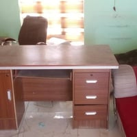 ميز مكتبي • كرسي مكتبي • قرب سيطره الابراهيميه