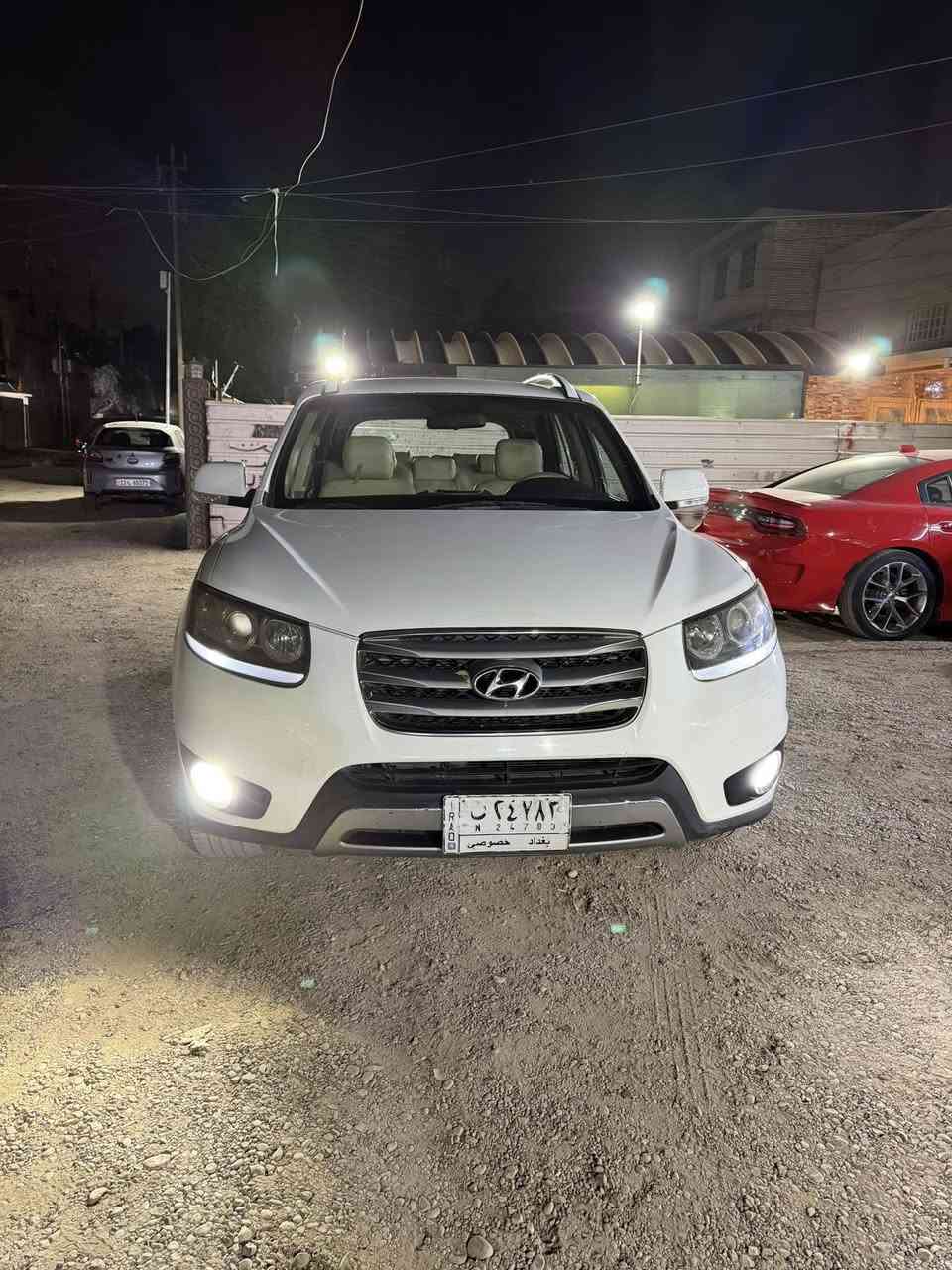 السلام وعليكم سنتافيا 2012 مكفولة من الصبغ بيهة فقط بارد بسيط مكينة 6 سلندر 3500 السيارة بدون فتحة وبدون بصمة 7 راكب فور ويل ماشية 99 الف كيلو رقم بغداد بأسمي مكانهة بغداد حي الاعلام سعرهة 162 وبيهة مجال 
***********
