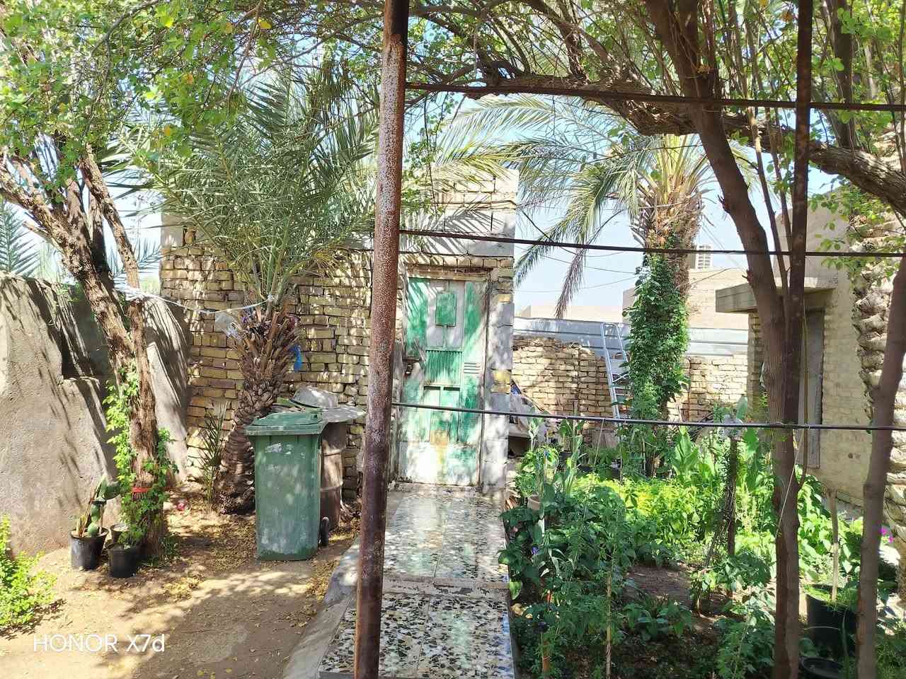 بيت للبيع
الشركه الغربيه مساحه ٣٠٠ م بناء مسلح ديوانيه غرفتين مطبخ هول حمام

حديقه كدام تصلح مشتمل وكراج سياره ومحل تكدرون تعدلونه وتفتحوه وترك وره بي ٥٠ م 

ع الكورنيش

ب٢٥٠ وبي مجال فقط الشراي يتصل

***********
