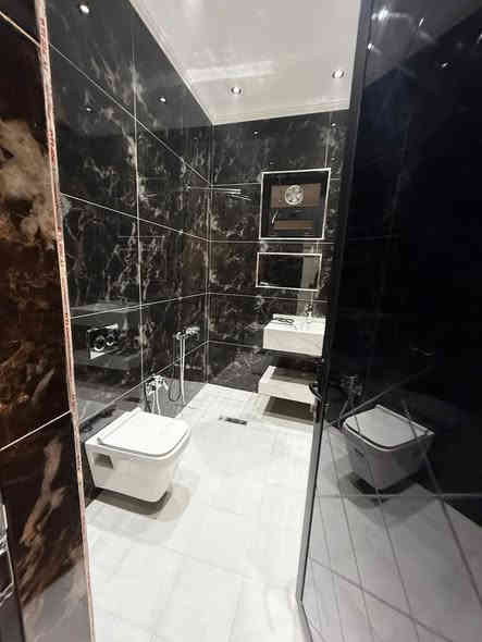 #للأيجار____في____السيدية

دار مساحه 150 متر على شارع 15

زيرو يحتوي على غرفتين نوم وصاله ومطبخ وخدمات 

بدل الايجار مليون ونص وقابل للتفاوض 

للأستفسار ***********
