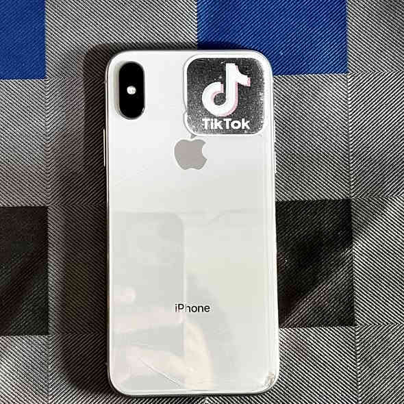 السلام عليكم ايفون اكس للبيع الجهاز بلادي شرط فقط البطاريه مرفوعه نسبة البطارية الاطليه 84  ومرفوعه لل100 الجهاز شرط سماعات ومايكات وكلشي بلاد وبالشرط 
الاتصال 
***********
