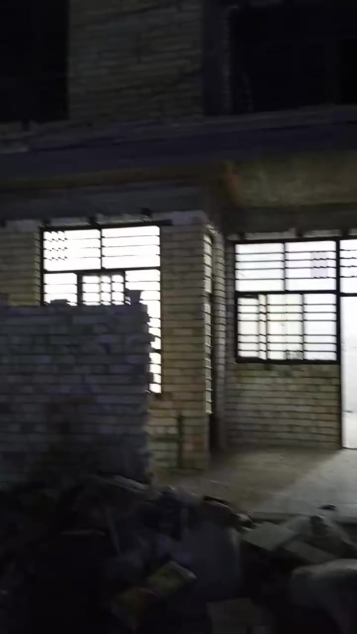 سلام عليكم بيت 100 متر مربع منطقه ال 28 بيت بناء جديد سعره 95 وبي مجال قاطين اربع غرف نوم وستقبال وحولي وحمامين ستفسار خاص او *********** وليكول غالي خلي يشوفه ويحكم عليه
