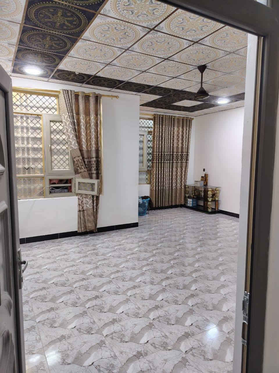 مشتمل البيع حي جبيريه الأولى خلف مطعم المندي المساحه ١٢٥م طابقين ٣غرف وصاله ومطبخ ستقبال كراج صحيات سنه البناء ٢٠٢٤ للستفسار ***********
