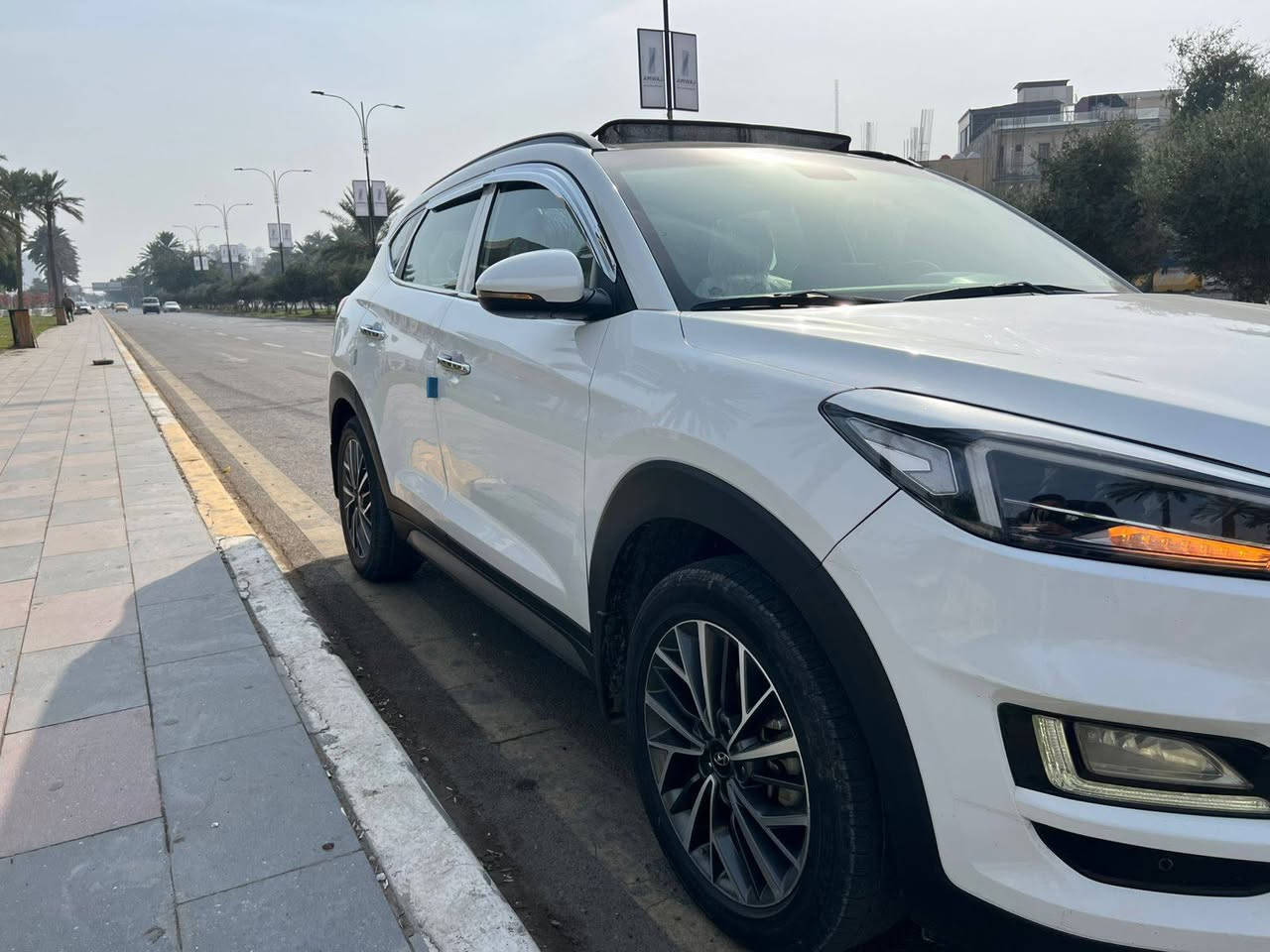 سياره توكسان خليجي للبيع 
ضمان شركة (الكاصد)
موديل ٢٠١٩

فوووول مواصفات ١/١

⬅️السياره رقم بغداد الدولي الجديد
 مشروع وطني مجدد 

ماشية  132ا الف كم
السيارة ب اسمي 
تحويل ثاني يوم

🔺(السياره بيها صبغ  يم قبق البانزين وبيهابارد الباب الأمامي والخلفي الايمن كد اصبع وبيها شخوط أطفالفي باب السائق ورصعه خشم لبنيد)

⬅️ السياره فول كوري اصلي 

⬅️ مواصفاته /
بصمة تشغيل
بصمة ابواب
خمس عدسات
٣ انضمة قيادة
 ٢ كراسي كهرباء
شاشه أبل كار بلي 
الداخل كشنات جلد 
٢ لدات امامية 
ثلاجه بلجكمجه
محرك ٢٠٠٠ دوش
اي بي اس
فول تحكم ستيرن
الدوسات علامة توكسان 
حاجب نهاري
كشافات زينون
الدشبول والغرفه الداخلية كله صاج
حساس امامي 
حساس خلفي
كاميرا خلفية دوارة
مري شفط ويا القفل
عدسات بلمري الجانبيه
سايد بريك بلرجل 
نضام ترحيب
الاضاءة الداخلية هايلوجين
مخرج Aux 
مخرج usb
لد امامي 
اشاير بلمري
يدات نيكل 
قطعتين تبريد
ويل ١٨

⬅️ والسياره جديدة من الداخل ومن بره  
السياره سعره 197 ورقه 

مكان السيارة بغداد
وهذا رقمي.  《***********
