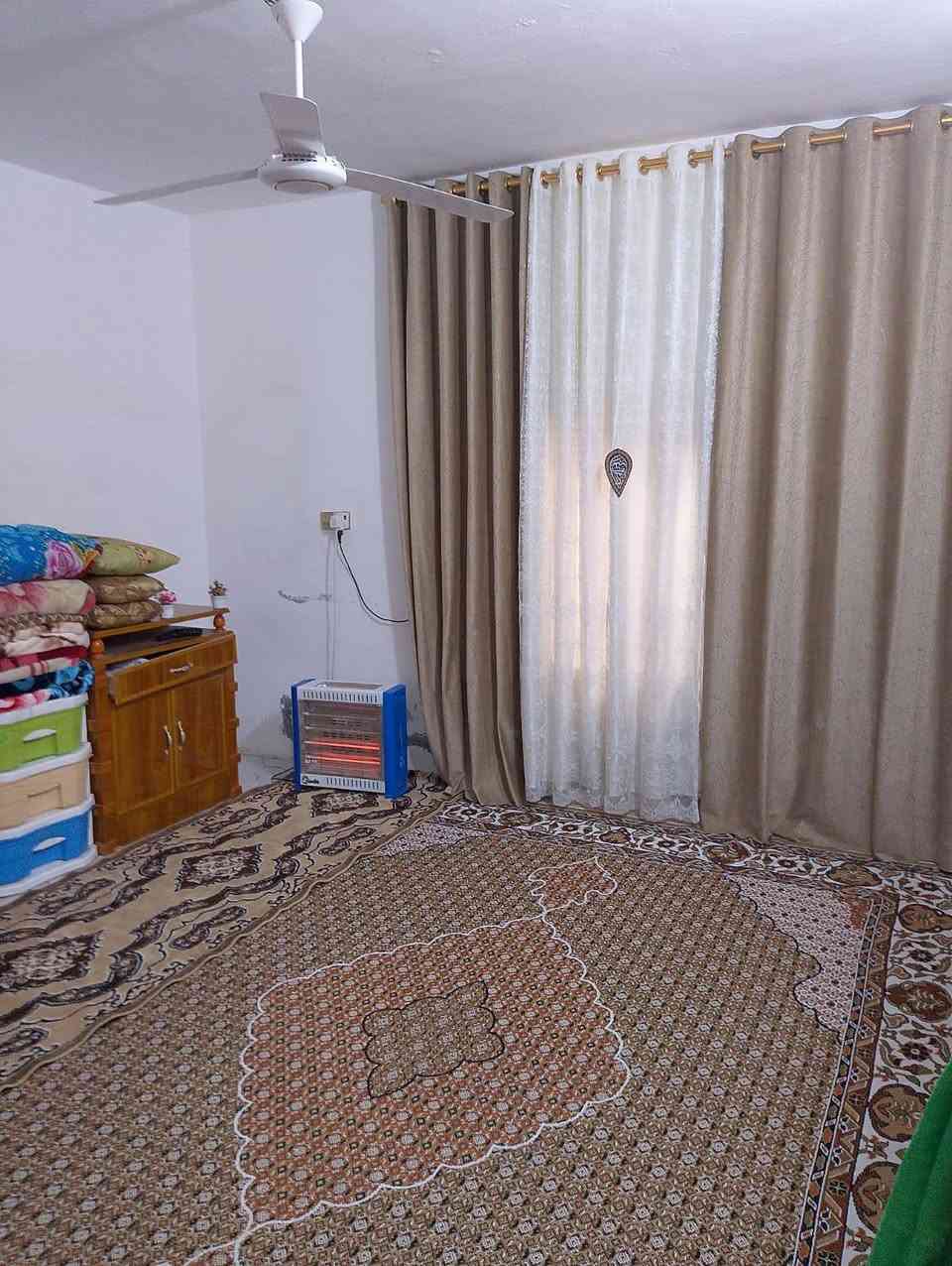 سلام عليكم
دار للبيع مساحه البيت 150متر مربع  طابق واحد
غرفه نوم عدد2
استقبال 
صاله 
مطبخ 
حمام داخلي 
صحيات خارجي واحد 
طرمه  حواس حي العباس رابع فرع عل يسرا
يرجا الاستفسار ولاتصال ***********

مكلف بالنشر
