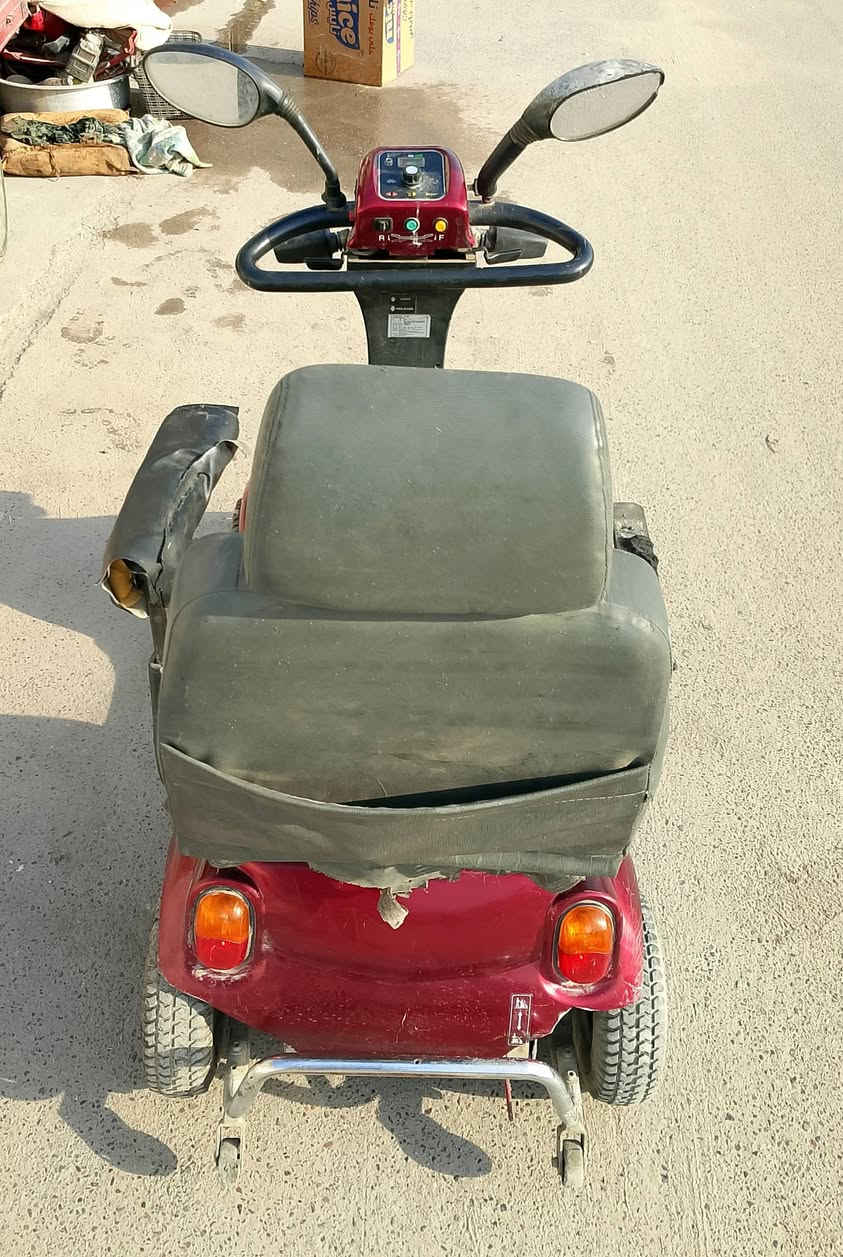 دراجه شحن معاقين اربع عجلات
دراجة شحن ذوي الاحتياجات الخاصة باربع عجلات ومواصفات جيدة
1.اربع عجلات
2 .كفرات نظيفه 
3.شاحن سريع اصلي
4.مؤشر للشحن 
5.تحديد سرعه
6بطاريات كبيره تمشيك مسافات طويله
خاليه من النقص وصالحه لاي انواع الاعاقه 
السعر 350 وبيها مجال للشراي 
الشراي يتصل***********
