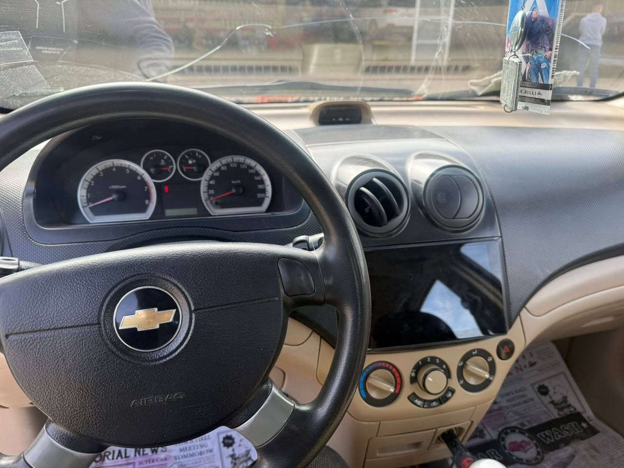 السلام عليكم 
افيو خليجي مديل ٢٠١١ 
محرك مفتوح كير اوتوماتيك
ماشيه ١٧١ حقيقي
تبريد تدفئه شغال
تخم تاير جديد
مري كهرباء
كامله ماناقصه اي شي
بيه فقط بارد قطعتين
سعر ٨٢ بيه مجال قليل
مكان سيارة نجف حي نداء
رقم الهاتف ***********
