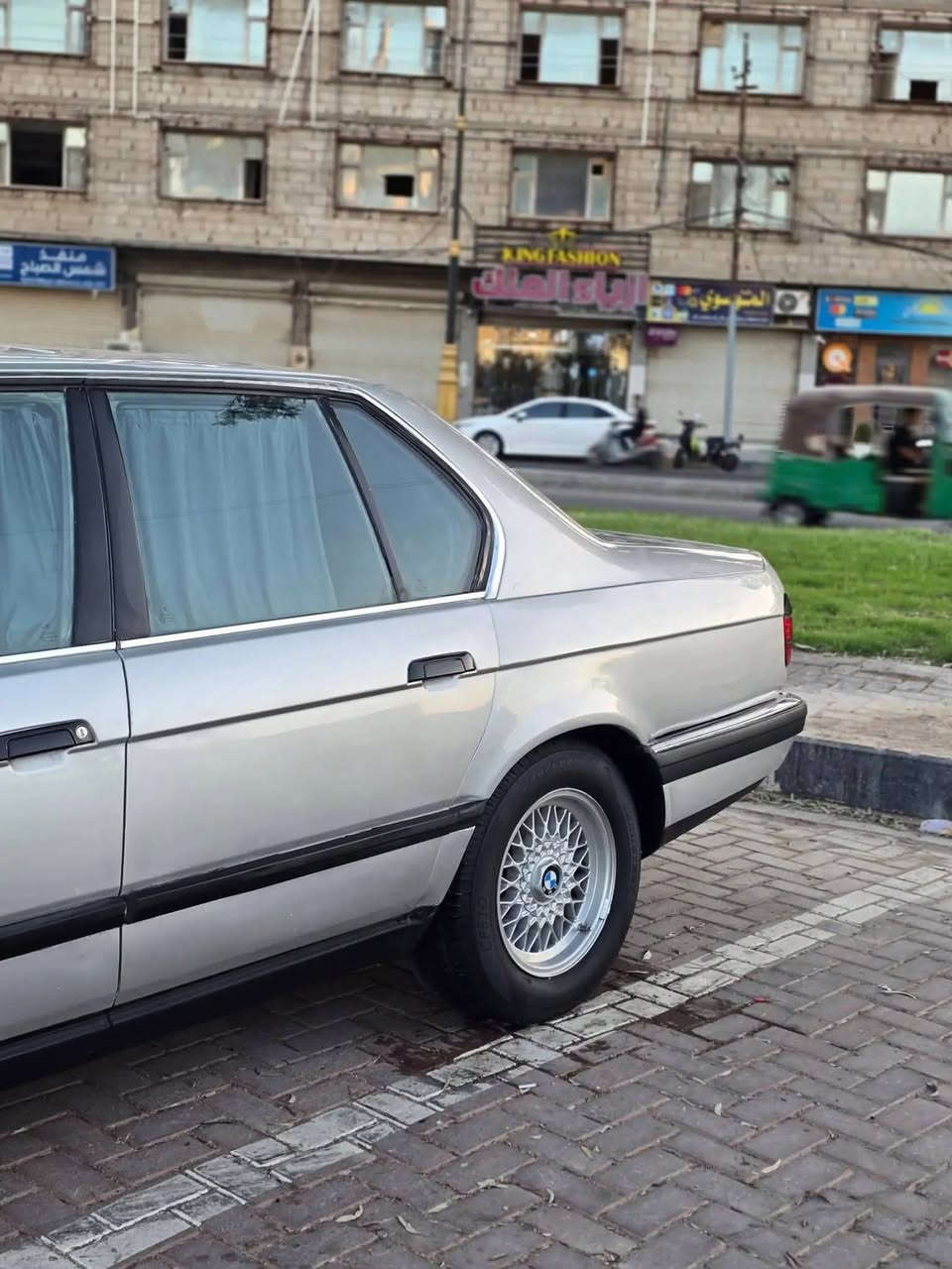 #السلام_عليكم_للبيع
 الفئة السابعة BMW 730i
موديل 1992 – وارد ألماني
8V أصل 
مكينة گير حدادية جاهزات وشرط 1/1
 الموقع: ديوانيه
رقم أربيل دولي
التحويل باسم المشتري مباشرة أو
وكالة سنوية جديدة لحد 2030,
 مواصفات  (رئاسية):
سلايت روف 3 طگاات
 بجم عريض أصل
 دبل إيرباك
 دبل جكمجة
 بطانة دبل نفّاضة 
 كشنات جلد أصل 
 كهرباء 16 حركة
 خزن ميموري
 تدفئة كشنات أمامية
 غرفة بلادية.حت تنتة وتكم بلاد مامدوشمات
 جعمقة ستيرن + باور كهرباء
 مروحة تبريد كهرباء
 تبريد جاهز
 دكة جرس دشبول بلاد وية السويچ وبل120
 بردة خلفية 
 سستم بردات رئاسي متكامل
 عوازل للحوض والصندوق بالكامل 
 عزل صوت 
سيارة شخصية مو مستهلكة
جاهزة 100%
مجهزة على آخر حباية
كلشي بيها نظيف وجديد وبلاد
تركبها تنسى الصناعي 
 ترهم استخدام يومي أو هواية BMW
تشوفها، تسمع صوتها، وتقتنع ياله تاخذ78
 وبيها مجال بسيط حك الجية/ديوانيه /دغاره ***********
***********/ اتصال او واتساب
