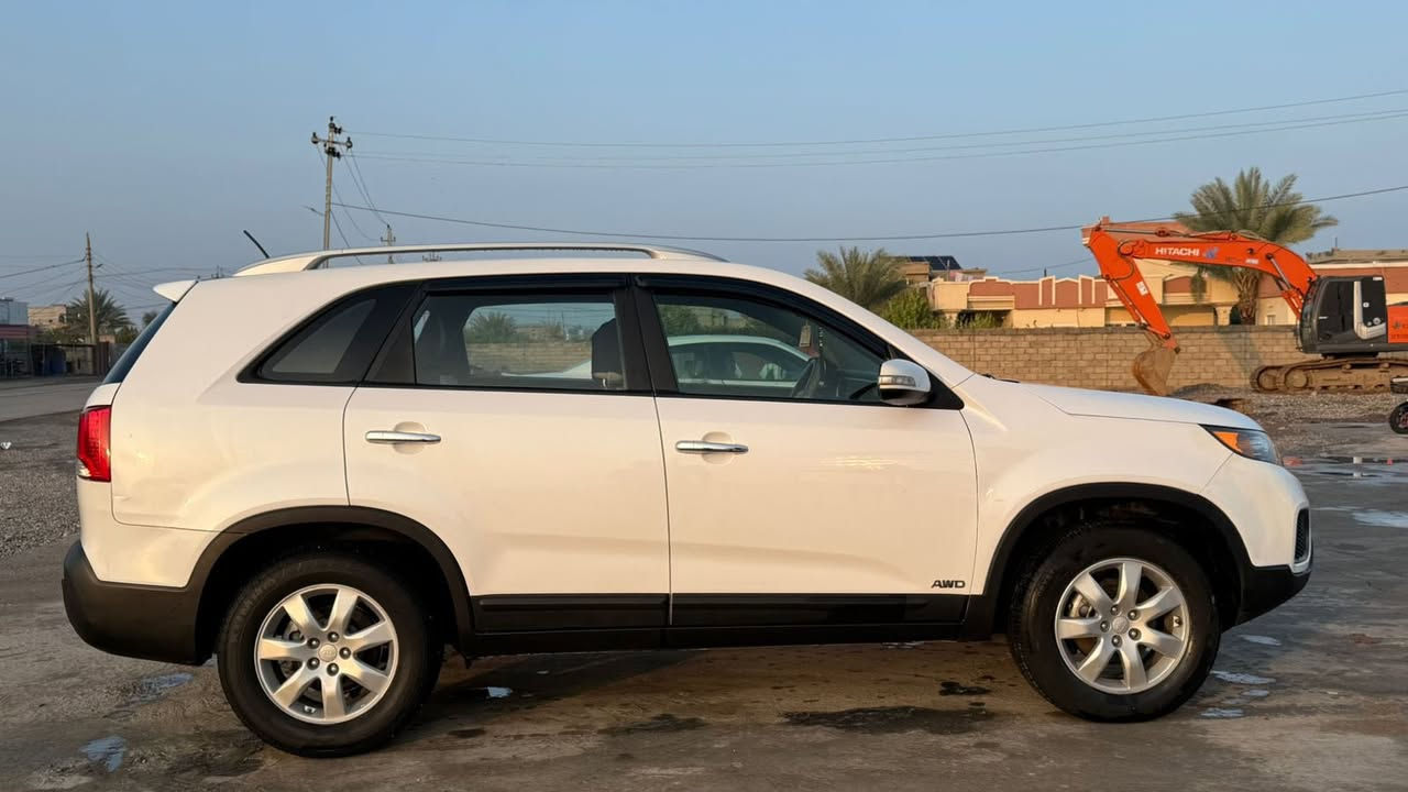 سياره سورنتو موديل 2011وارد امريكي بدون ضرر فقط ملاحضات بسيطه كير محرك شرط تواير جدد تحكمات ستيرن سياره ماشاء الله السعر 148 وبيها مجال للاستفسار ‭0773 283 3971‬
