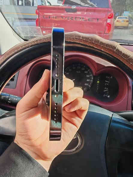 السلام عليكم ايفون 14 برو ماكس ذاكره 256 بطاريه 85 الجهاز ممفتوح ضمان ماستر بي فقط شخوط قليله بالشاصي وضربه بحافه الكامره السعر 900 وبي مجال قليل العنوان بغداد للاستفسار الاتصال او مراسله الصفحه ***********
