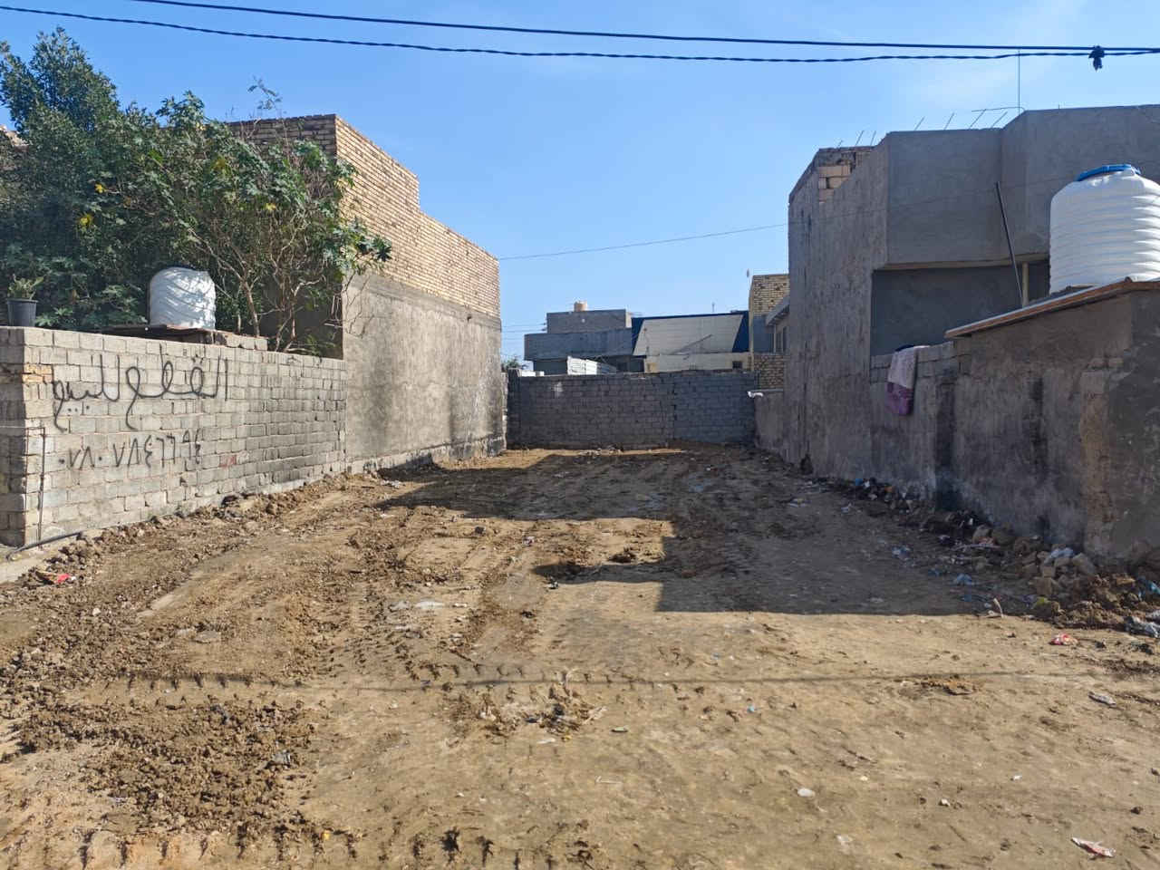 سلام عليكم قطعة للبيع مساحته177مترطابو زراعي سند 25الواجه 9ونص ونزال 20توجد كافت خدمات من ماء وكهرباء وشارعه عرضه 8مترالعنوان حله شارع 80خلف بانزين خانه مال اضواء بابل رابع فرع ابسعر امناسب وبيع مستعجل لاستفسار اكثىر او مراجعت مكتب بهاء الجشعمي العنوان المكتب حله شارع ميه قرب جسر المشاه 
***********
