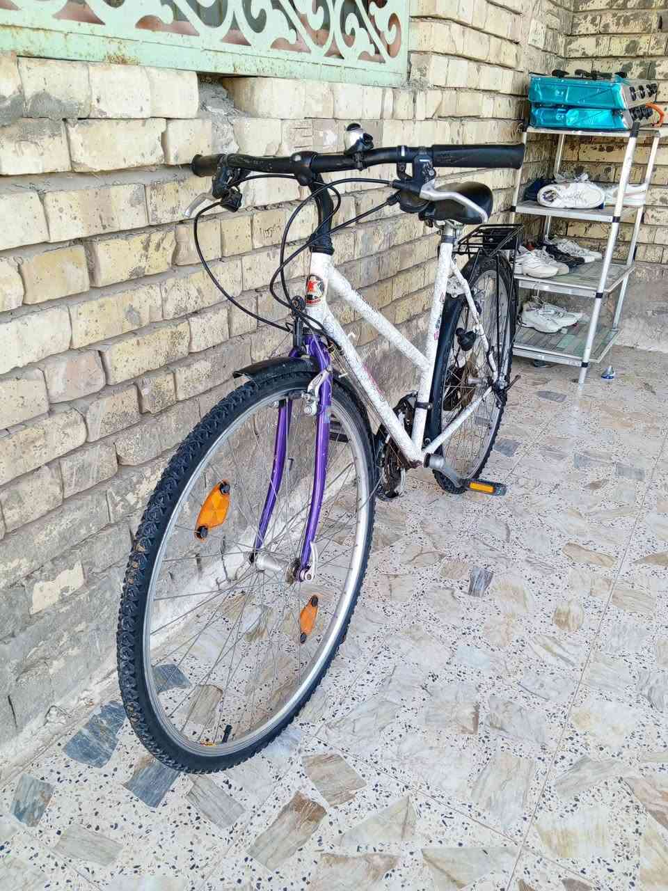 سلام عليكم للبيع بايسكل ياباني مال باله لون أبيض و مخطط بنفسجي بايسكل نضافته 95%جديد كلش توايره جدد عگرب 6.3حساس عگرب كامل مكمل سعر 100و بي مجال حگ الجيه مكانه بغداد مقابل شقق بسمايه رقم الهاتف ***********متوفر واتساب
