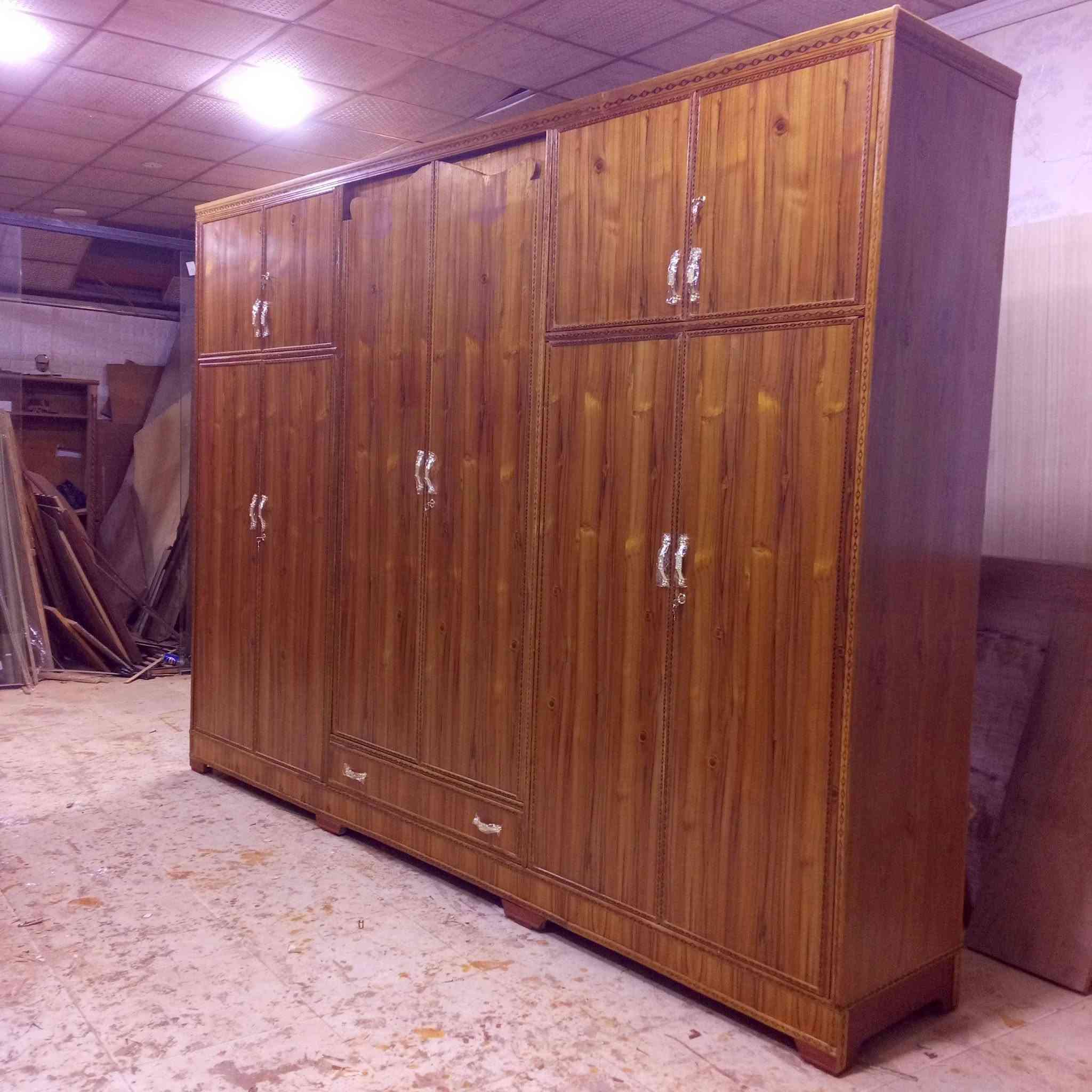 سلام عليكم كنتور 6بوب حطاطه السعر 425 وبي مجال المكان رمادي الملعب سوك سلاله ***********
