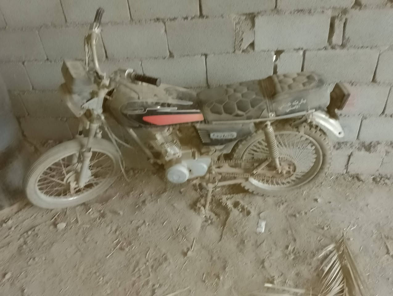 السلام عليكم دراجه للبيع شغاله بس متروكه سعر خاص واسط قضاء الحي ***********
