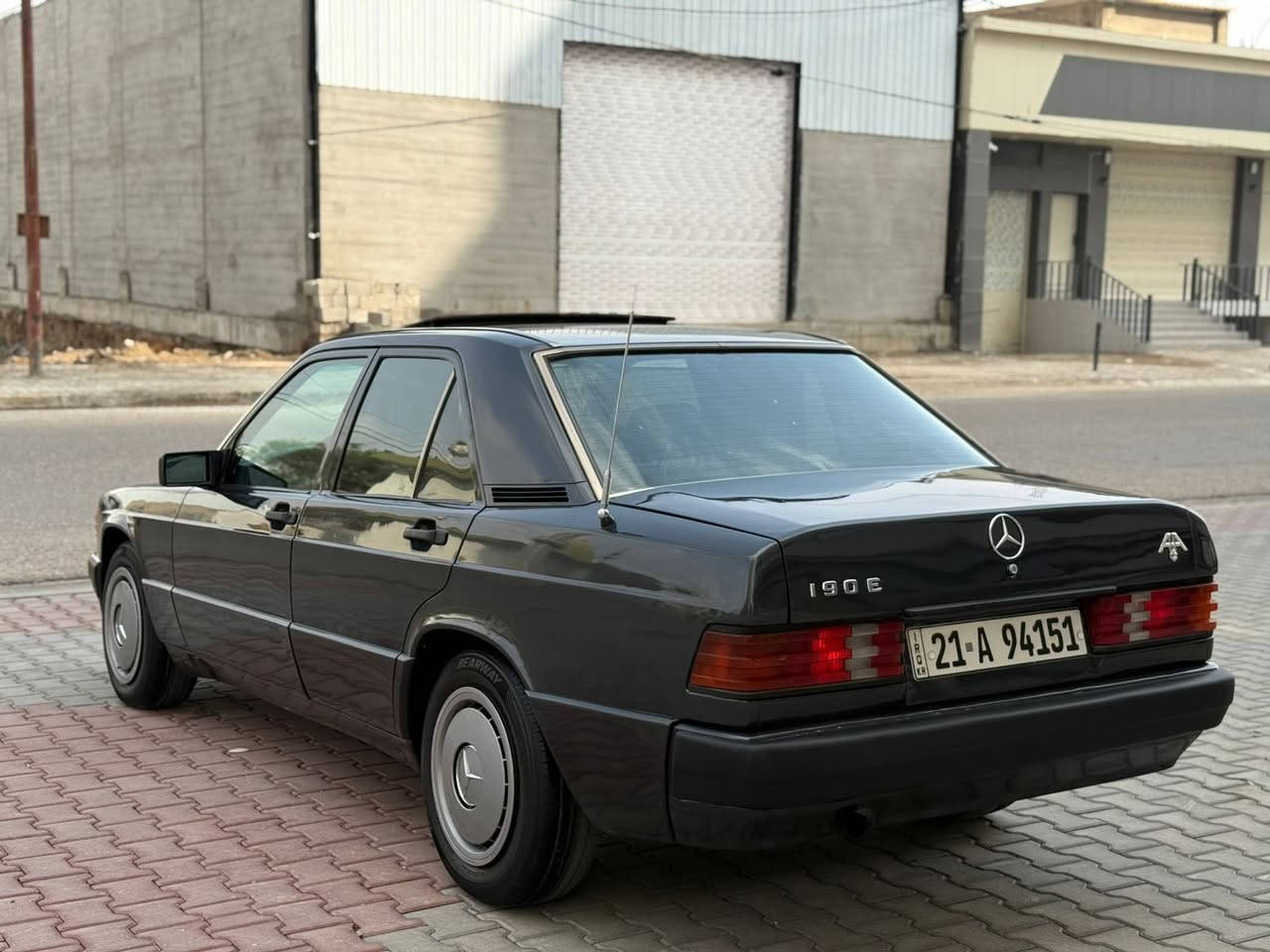 للبيع مارسدس 190طيارين موديل 1991 گير محرك محور بطه 2500vvt  مصبوغه عام للجمالي بدون ضربه بدون خياس سياره بدون تبريد اوربي رقم سليمانيه دولي سنويه لحد 2030سياره جاهزه بدون نواقص سعر 54بي مجال***********مكان سياره كركوك
