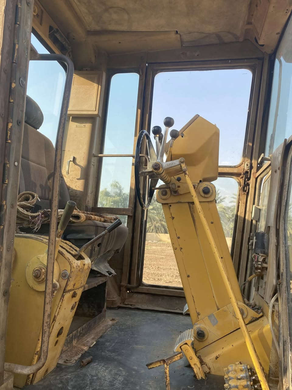 السلام عليكم 
كريدر كتربلر للبيع G12موديل 93
محرك كير مضخه مكفولات
منفيس بأسمي
السعر 610$
***********
***********
