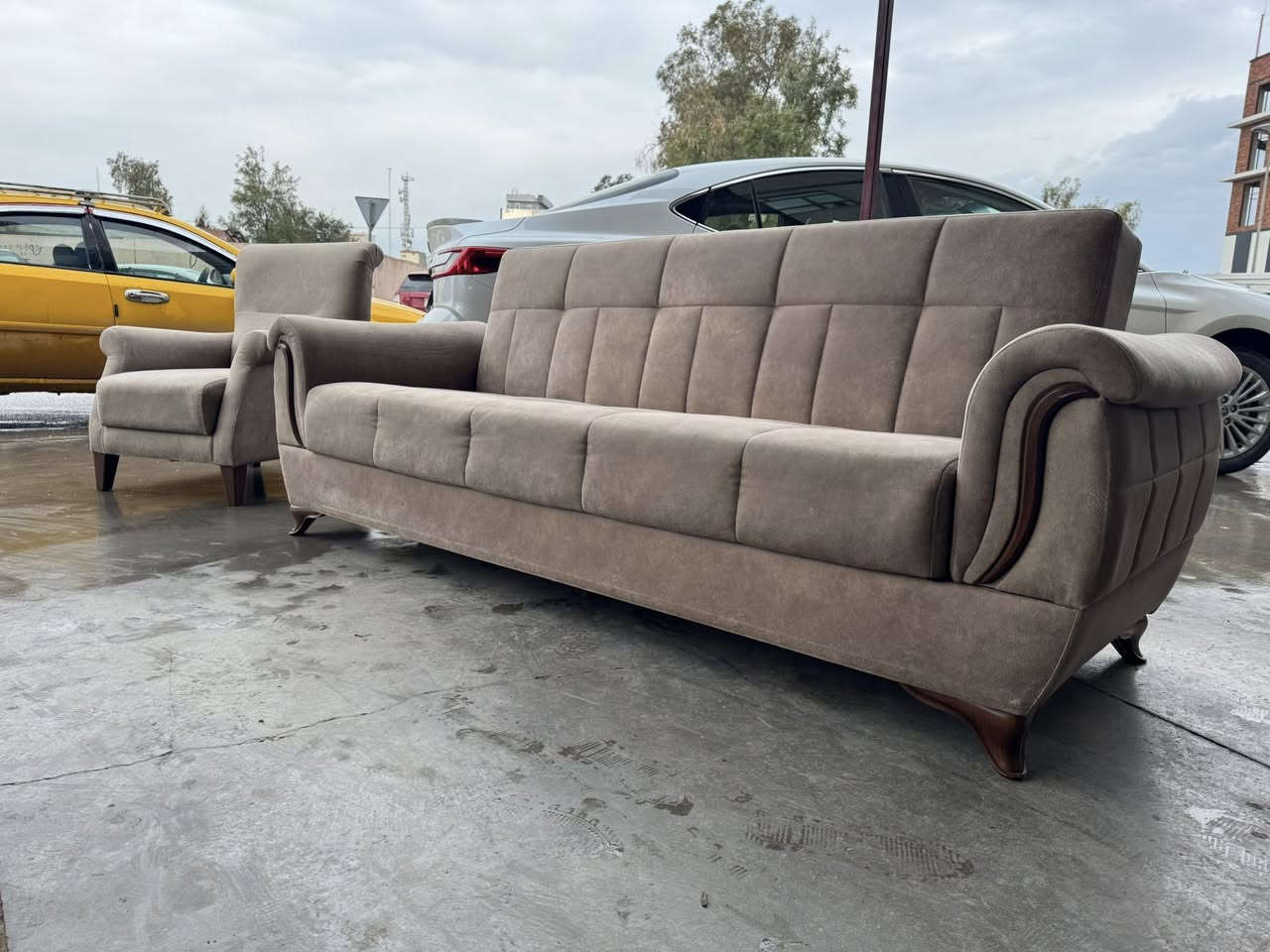 قه نه فه ي تو كي ده بيت به سيستم (10)نه فريه
شتيكي زور جوان بي عيب نأو نيشان كه لآر نأو مزاد 
خانه كونه كه پشت مكتب ليلا قاسم پيشانكاي هاوكار زه نكنه)
هه ر به ريزيك ويستي تليفون به كات به م ژماريه 
(***********)
