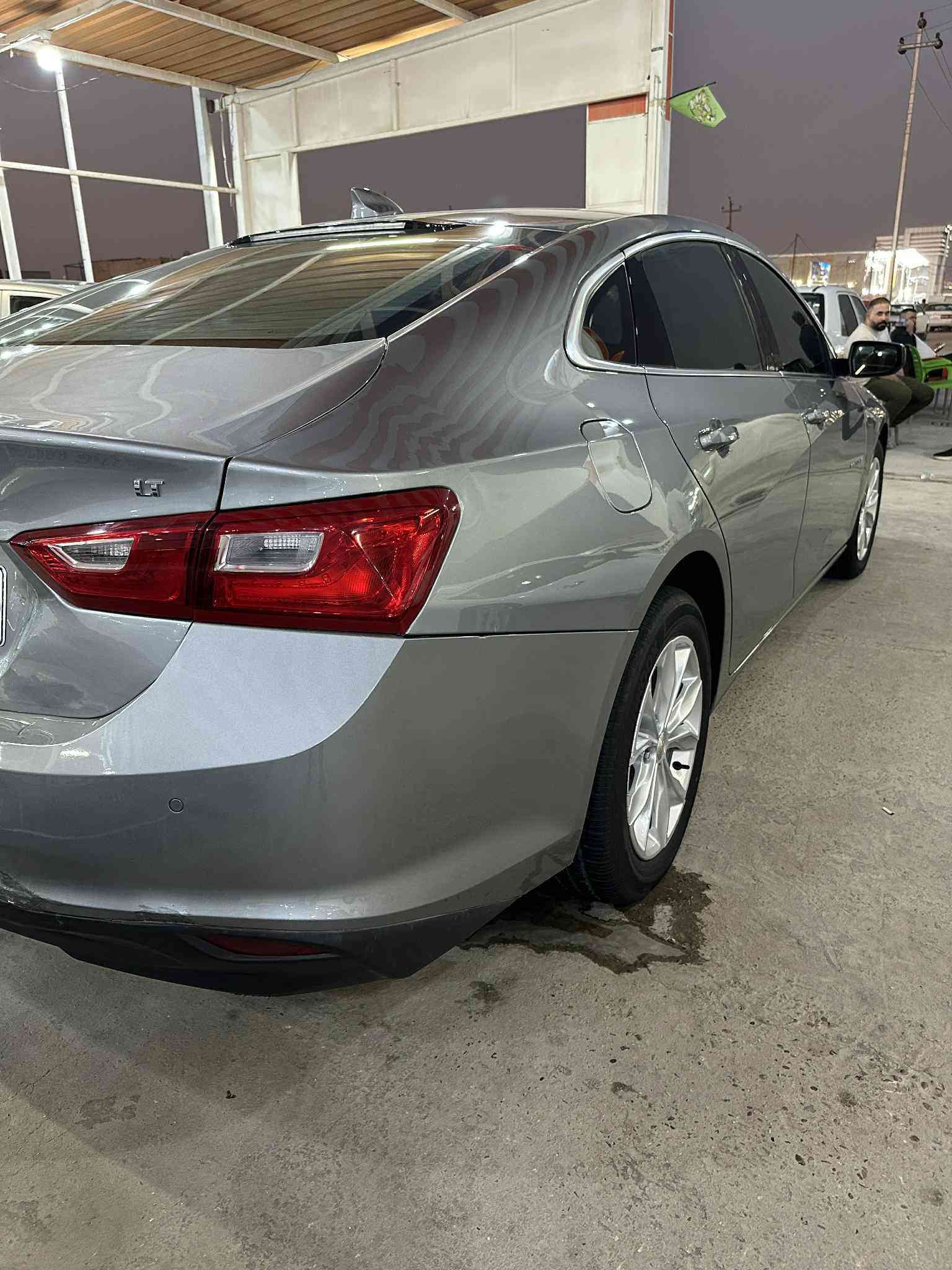 شيفرولية ماليبو LT موديل 2025 زيرو بعدهي 
#الضرر :موضح بالمنشور بس البنيد مبدل ومصبوغ كله مصلح وشغل درجه اولى 
#الرقم : بغداد دولي حره مدفوع گمرگ 

#المواصفات :

▪️السيارة : شيفرولية ماليبو 
▪️المحرك : 1.5L توربو (اربعة سلندر)
▪️حجم الويل : ويل كب حجم 18
▪️بصمات عدد 2 للأبواب مع بصمة جنطة وبصمة تشغيل وتشغيل عن بعد
▪️لايتات اصفر مع كشافات دعامية LED
▪️سايد بريك دگمة
▪️شاشة الدشبول حجم كبير ( ايباد )
▪️كامرة خلفية دوارة اصل مع الستيرن
▪️كشنات السيارة مخمل اسود 
▪️تدفئة لكشنات المقدمة
▪️تحكم فول كهرباء لكرسي السائق
▪️قطعتين تبريد امامي وخلفي
▪️ تشغيل عن بعد
▪️جنطة كهرباء
▪️سستم صوت 
▪️تحكم ستيرن جهتين بلوتوث وحاكية وكروس سرعة وتحكم صوت 
▪️نظام ABS مانع انزلاق
▪️السيارة جديدة وبوضع الشركة.

السعر المطلوب :148ورقة مع المجال
 
الاتصال على : *********** 
مراوس حسب نوع السياره
