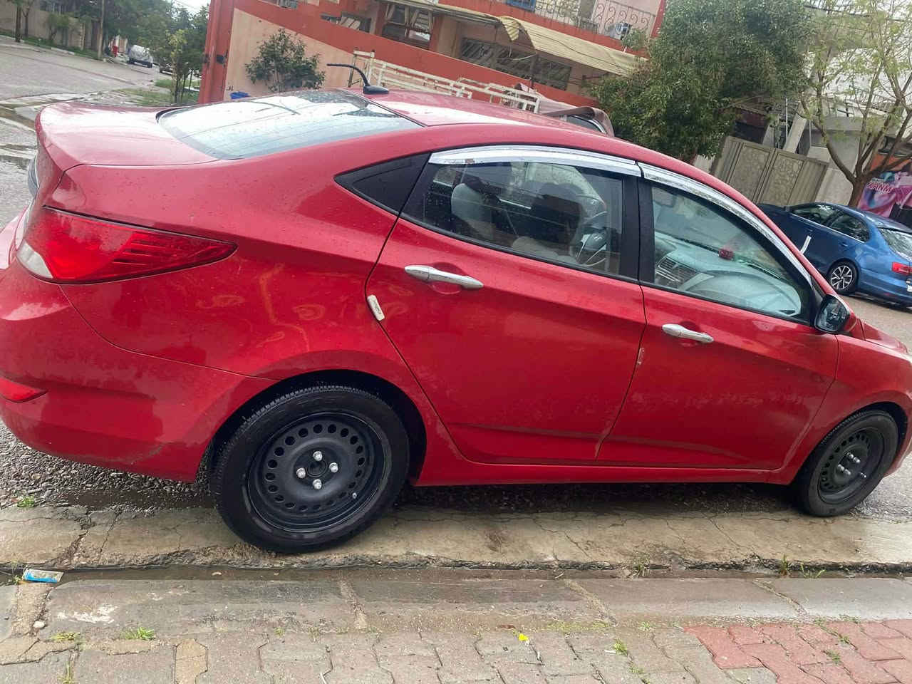 هونداي اكسنت امريكي موديل٢٠١٧. بي تعديل بارد بدون دواخل و بدون ايرباك
باب سائق تبديل نفس الون بلادي بس بي صبغ لتطابق اللون
ربع بونيد تعديل بارد والصندوك تعديل بارد وبي جم رصعة
كير محرك تبريد كهربائيات ابشرط
رقم الماني جديد طخم تاير جديد 
مابي برغي نقص 
السعر ١٠٢ $
مكان السيارة كركوك
للاتصال *********** كركوك, العراق
