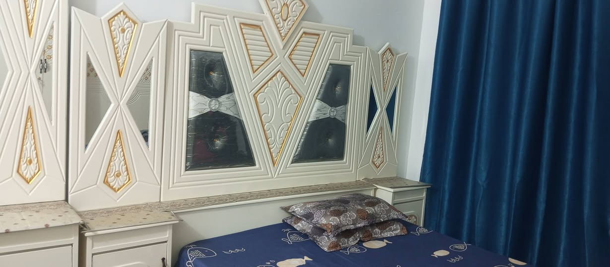 غرفه عراقيه صارلي 4 اشهر من اخذته بعدهي جديدة سعره 850 وبيه مجال /***********
