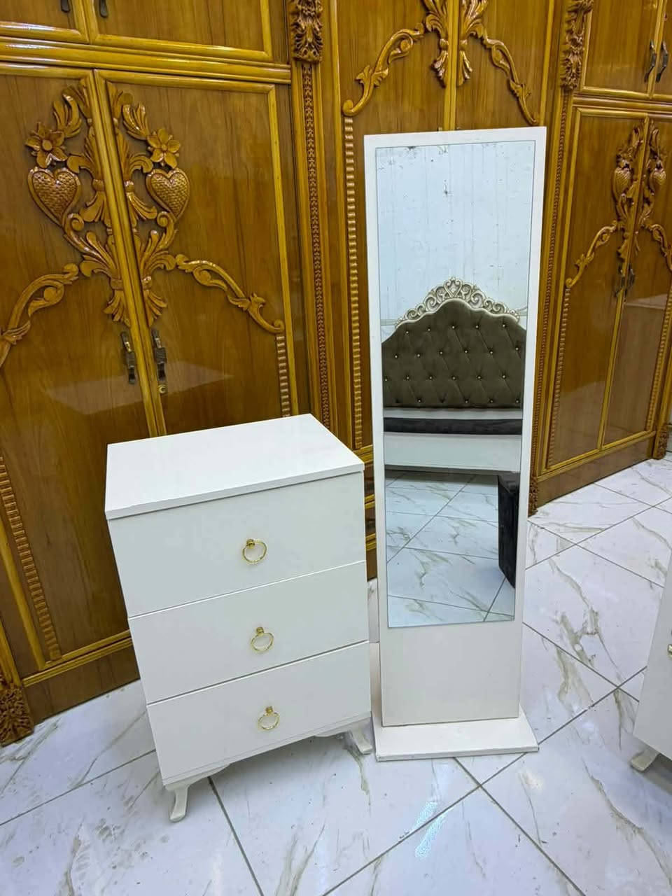 غُرفُهّ مستخدمه 
5قطع ب475ويا التوصيل والشد واصل
حجز والاستفسار واتساب فقط ***********
