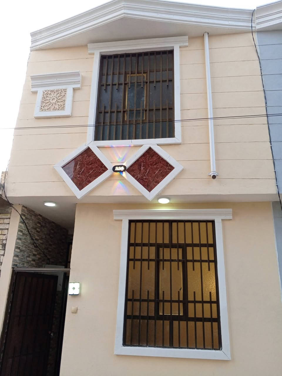 سلام عليكم بيوت عدد ٢ المساحه ٥٠متر طابق ونصف كل بيت بي استقبال وغرفة نوم وصالة وصحيات ٢ بناء حديث
الموقع 
البوبيات قرب أسواق البرتقاله سند ٢٥ قرار من صاحب السند شارع ٦ متر خدمات مي مجاري كهرباء عدا التبليط 
السعر ٥٢ مع المجال البسيط 
ملاحظه اخوان بيع فقط لاايجار لارهن لاقصاط بيع فقط 
خدمات***********
