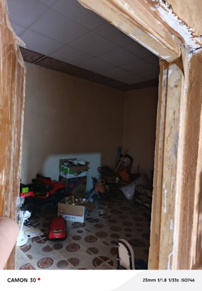 بيت البيع زراعيه بناء جديد مساحه 130متر يتكون البيت
غرفتين نوم 
صاله 
مطبخ 
استقبال 
ومنور 
البيت كله سيراميك 
البيت مشمول بطايو بي وصل طابو العنوان حي صناعيه قريب على بوابه ثلاجات قريب على حولي جديد تربيه جديدة كلهن يمه السعر 26وبي مجال
***********
***********
