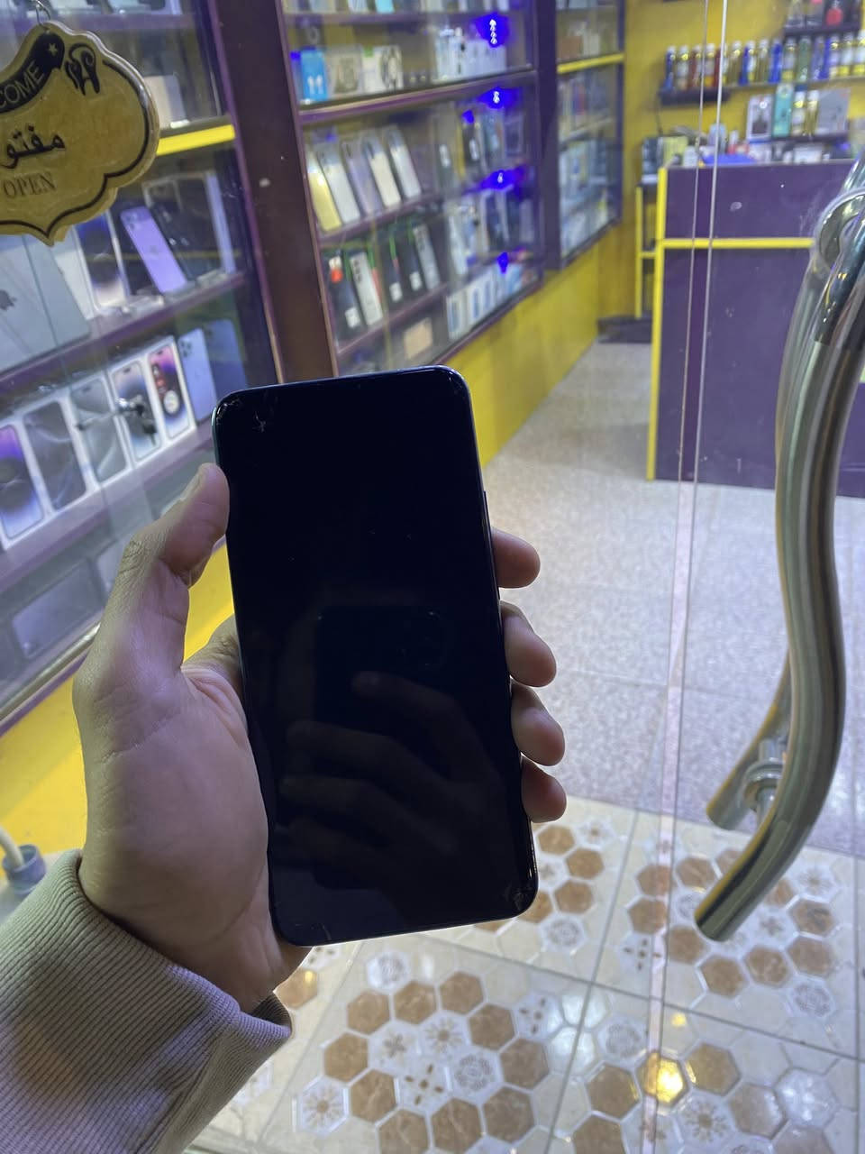 ‏سلام عليكم جهاز للبيع وايد تسعة بفطر بسيط أغراضي كاملة السعر 90 وبي مجال بسيط الاتصال ***********
