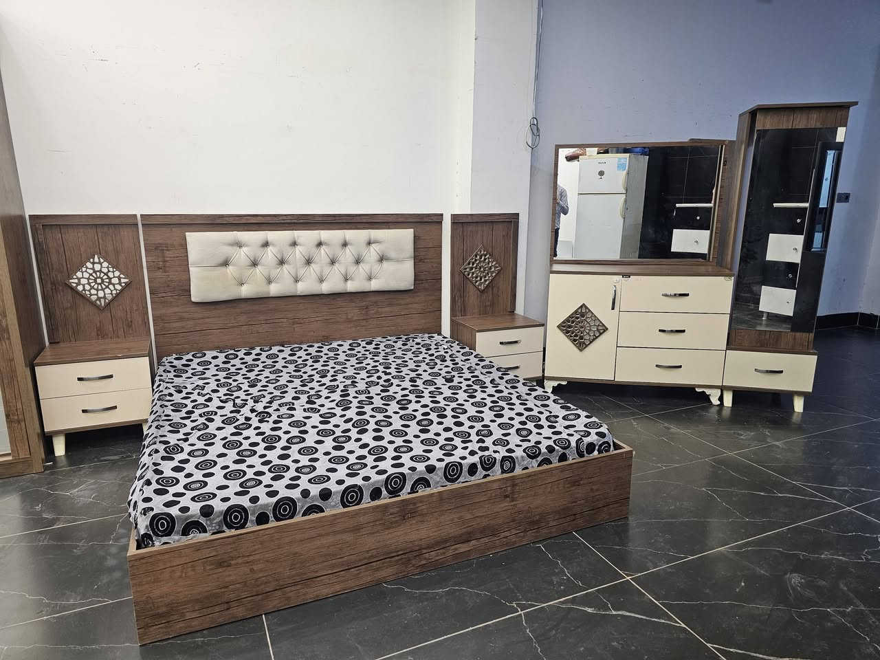 غرفه نوم للبيع دبل كنتور اخو جديد قليل مستخدم سعر 570 الف شراي يخابر رقم مكان كركوك ***********
