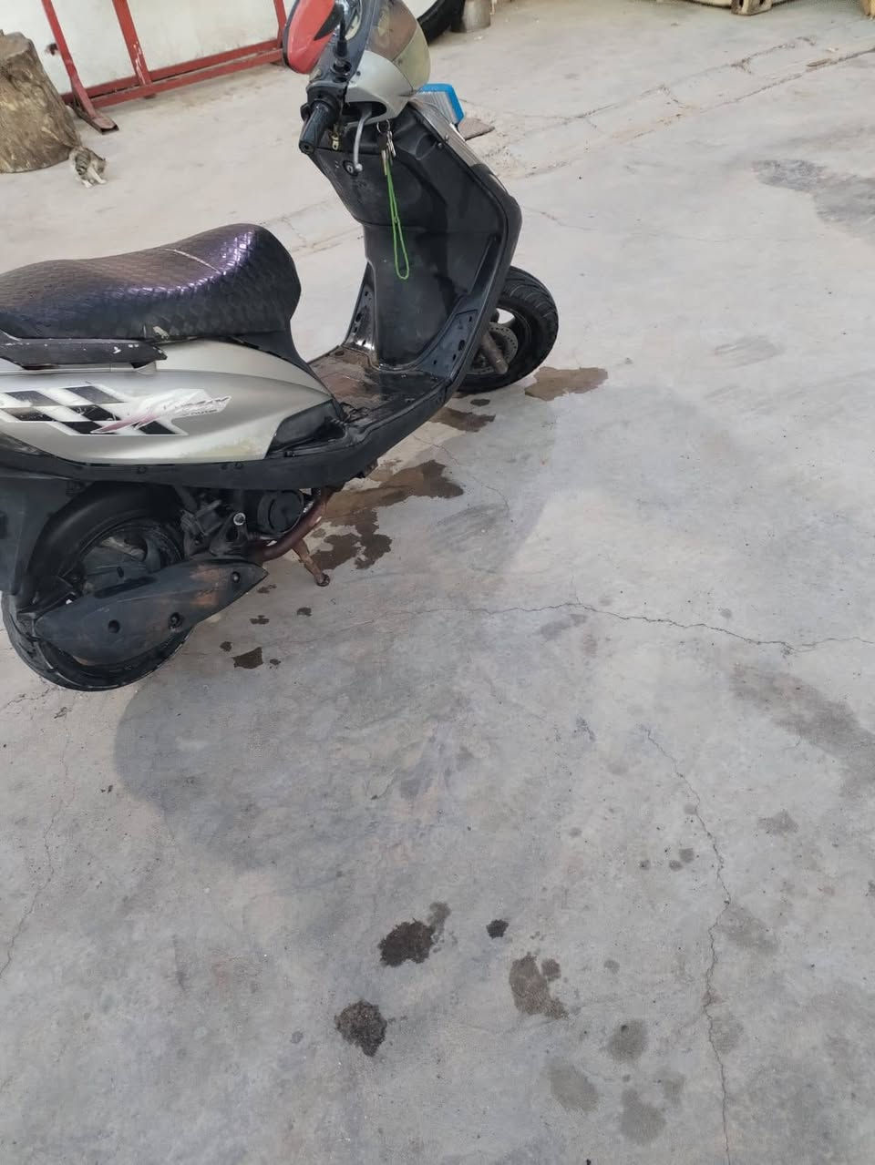 دراجه بيها نواقص كهربائيات شي قليل...*********** بغداد, العراق
