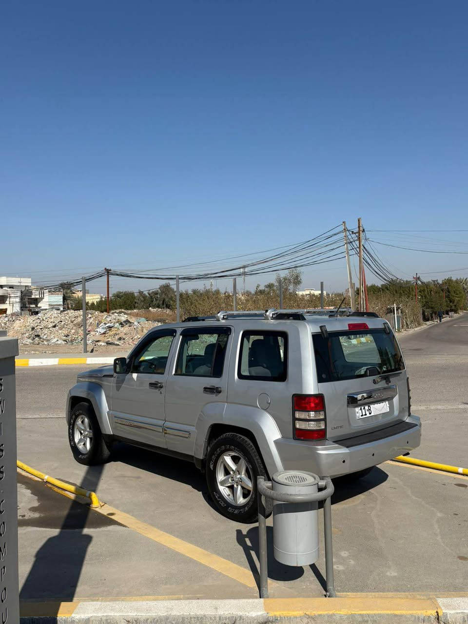 السلام عليكم Jeep لبرتي 🇺🇸2008 مكينة v6 3.7 السيارة ماشيه 86الف وماكو هيج ممشة بهيج موديل السياره جديده ومال بيت  جاهزة حادث امريكة تلث قطع بيبان صفحة السايق وامباوكين الجاملغ الخلفي هاي من امريكة الباقي كفالة  رايدها ب 105 ورقة مكاني بغداد للاستفسار *********** بغداد, العراق
