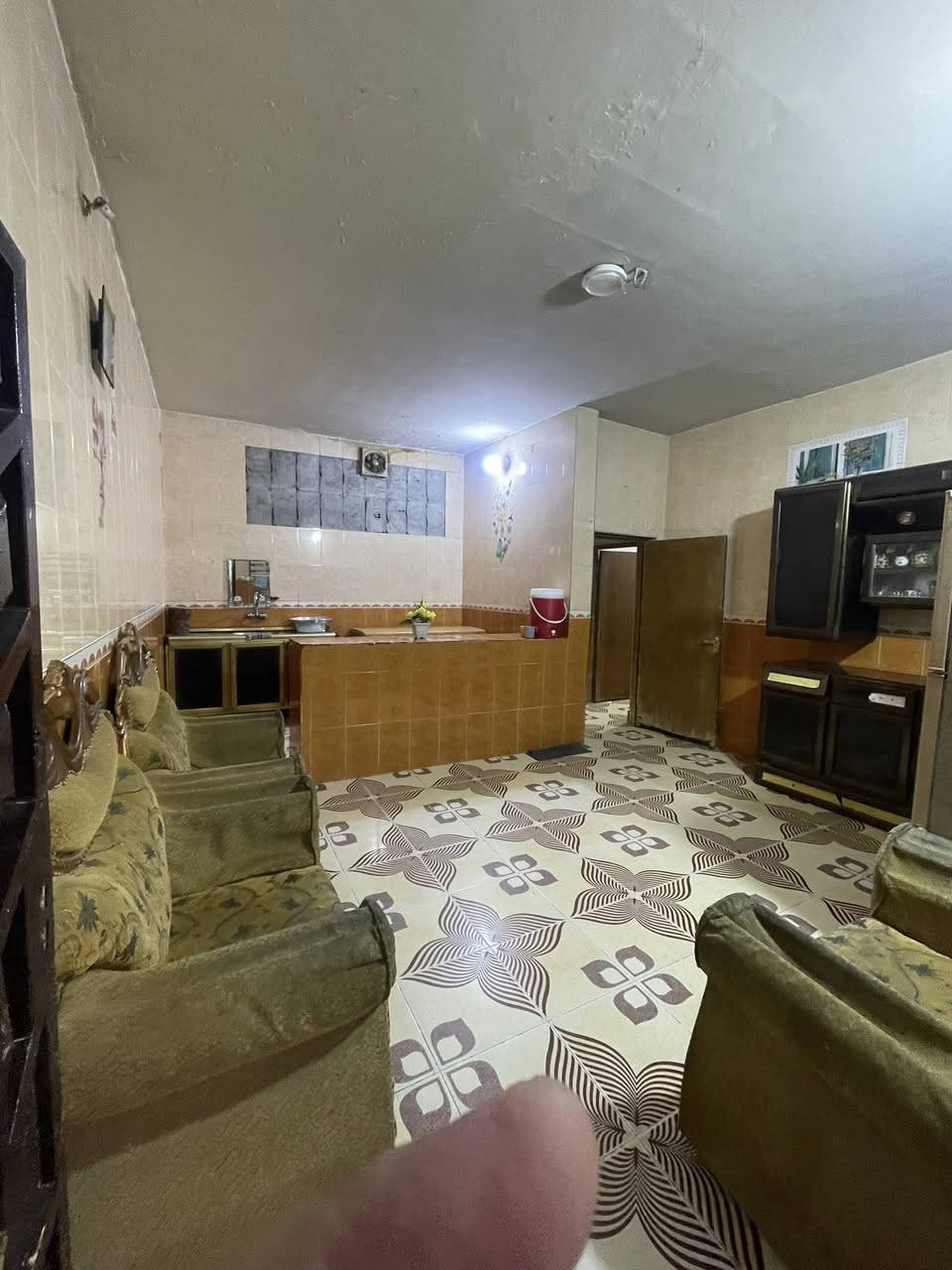 🏠 دار للبيع 300 م 
الوجه 10 نزال 30 
القادسية شارع الدفاع المدني مفروز سند مستقل 
طابقين 
  🛌   4  غرف نوم استقبال مطبخ حار بارد صاله داخليه 
ارضية سيراميك صحيات عدد 3 
گراج يسع سيارتين مع حديقة 
السعر 155 قابل للتفاوض للاستفسار و الطلب مراجعة مكتب عقارات البرج 
موقع المكتب على خرائط جوجل https://maps.google.com/?q=34.658760,43.652771
أو الاتصال على الارقام التالية 
 
***********
***********
