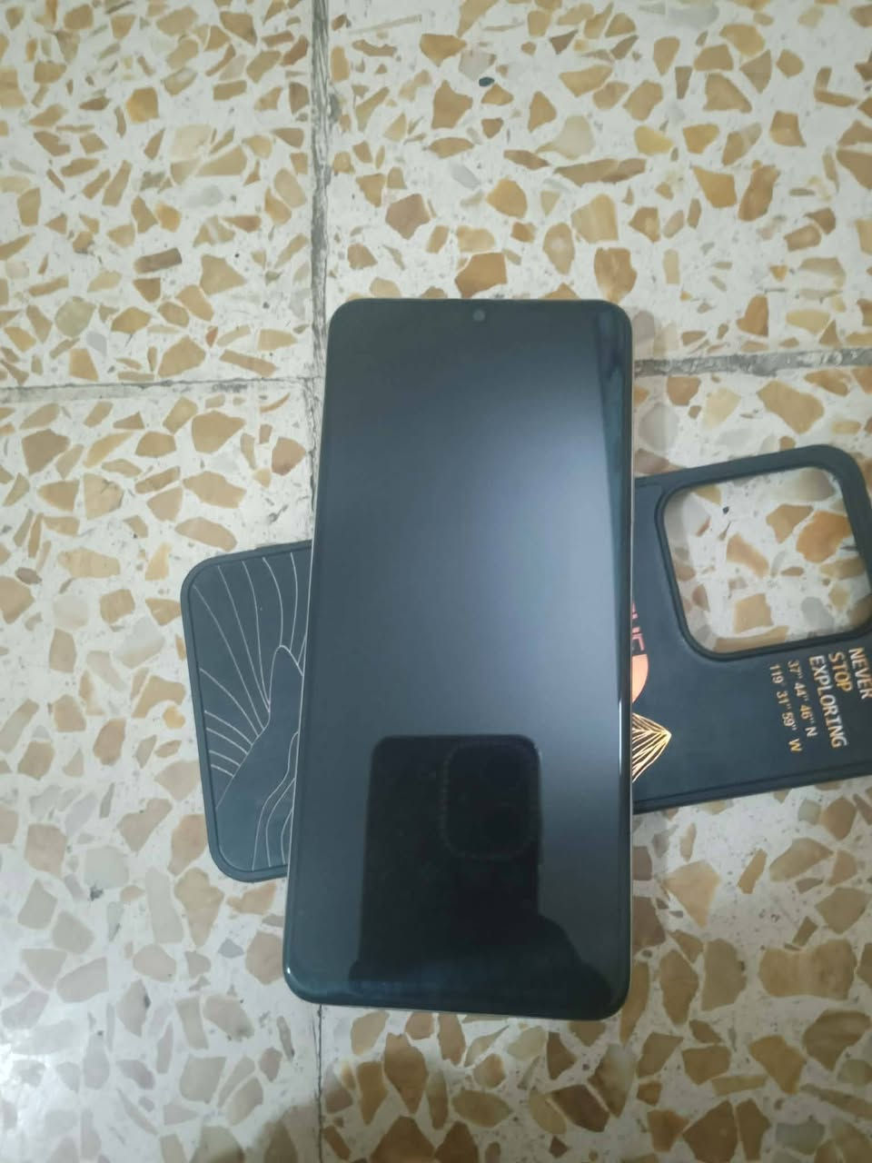 موبايل للبيع نضيف اسمو ريلمي c53 ذاكرة 128 الرام 6 بل بوبجي 60 فريم  اتصال عل خط *********** السعر 100 مكاني موصل ايسر حي الكرامه
