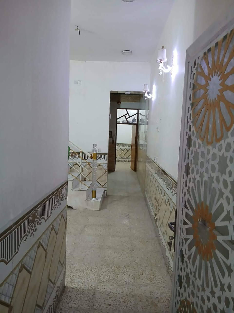 بيت للايجار 100م طابق واحد نظيف جدا عائله صغيره 
الساهروت قرب المدارس استقبل صاله مطبخ غرفه نوم صحيات داخلي وخارجي  
للاستفسار صاحب البيت
***********
