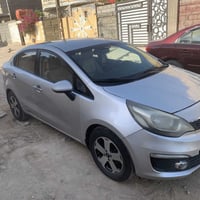 كيا ريو خليجي 2016 بيها باب الصدر مبدل بدون دواخل  وبيها بنيد مبدل محر...
