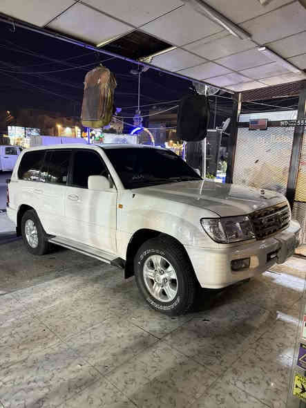 السلام عليكم 
لاند كروز 2005 قطري 🇶🇦 مكفوله كفاله عامه بيها كم قطعه بارد فقط فقط السياره كير عادي سبير علاك فتحه بالقماره ثلاجه بالجكمجه شاشه كامره رقم الجديد بسمي تحويل بنفس اليوم تخم تاير دلوب منضومه زنون كامله عالي ناصي 
مكان السياره بغداد 📍
رقم راعي السياره *********** 
معروضه 200
