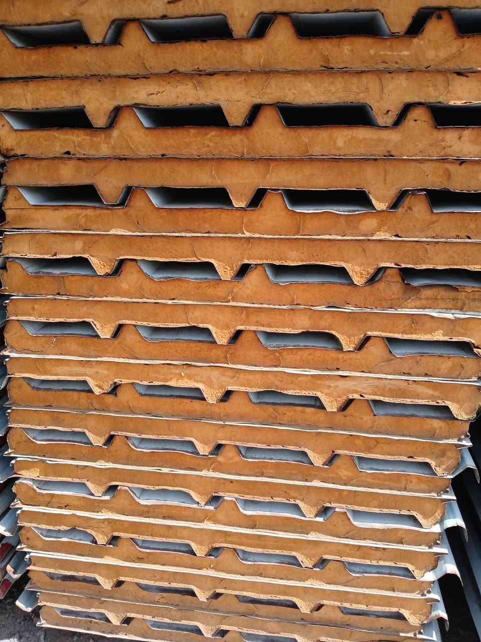 ابيع واشتري كافه انواع الحديد المستعمل واشتري أنواع السندويج ويوجد السنوديج جديد سعار جملة رقمي ***********
