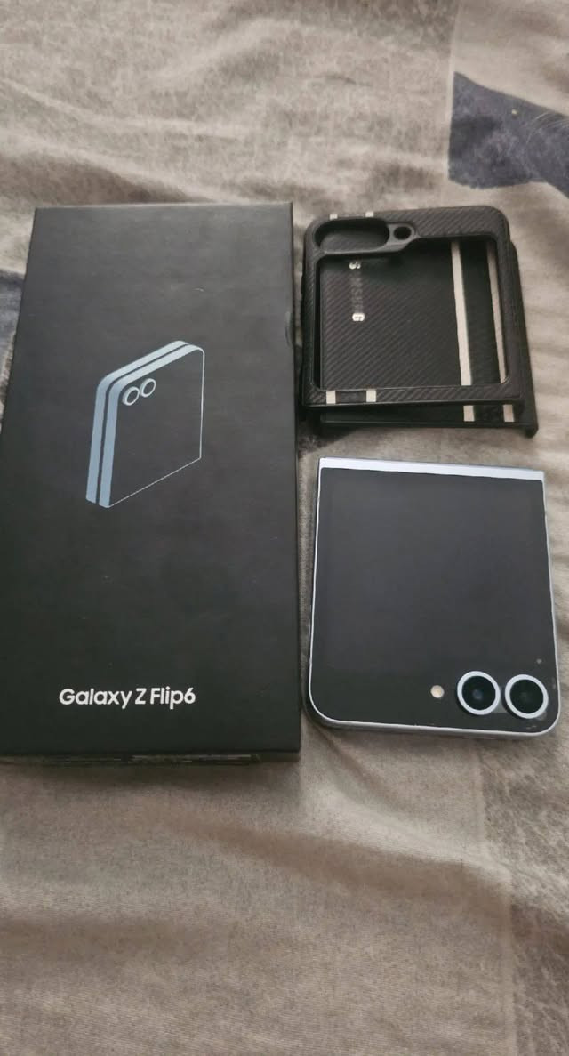 جهاز سامسونك Z flip6 ذاكره ٢٥٦ نضيف كلش استخدام قليل مع كارتونه وكيبل شحن اصلي وكڤر بي بعده لزگة شركة جهاز لون بحري نضيف كلش السعر ٩٠٠ الف وبي مجال قليل كلش للشراي متوفر توصيل بغداد او محافضات


**إذا كنت صاحب هذا الإعلان وتريد حذفه لأي سبب، رجاءا أرسل رسالة إلى الدعم الفني**