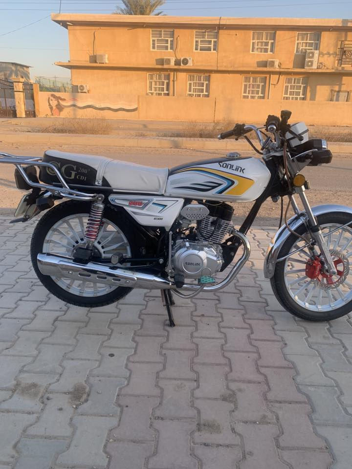 السلام عليكم دراجة لبيع سونك سيفان موديل 2025 مكينة 200cc ضاغطة وزنجيل دراجة مكفولة مابيها اي نقص تجي تفصح بعينك وتشوف دراجة بعدها جديدة شراي اتصل وتدلل مكاني الدجيل حي الجمعية السعر خاص هأ ***********
