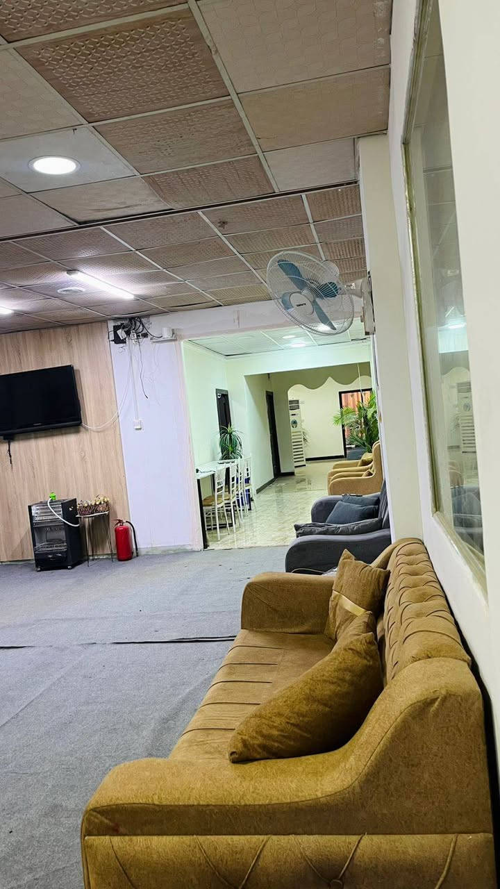 تخفيضات... لأول اشتراك
بمناسبة حلول شهر رمضان المبارك
مجمع سكني... بمواصفات خاصة. 
شارع ٦٠ يبعد عشرة دقائق عن الجمعية وعن مجمع حمورابي
***********
***********
