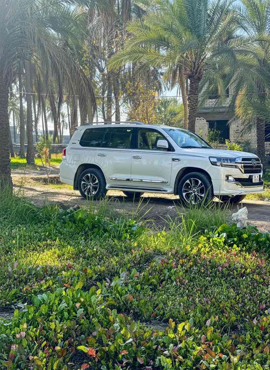 السلام عليكم لاندكروز موديل20 بيها صبغ اشبر ب ل البنيد وبرد بل الباب الخلفي
اشرت ع الصوره مكان الصبغ والبارد سياره جاهزه بسمي ترايها حلو ادامه مسوي للسياره 

مكان السياره سماوه 

*********** 

السعر  50 الف وبي مجال
