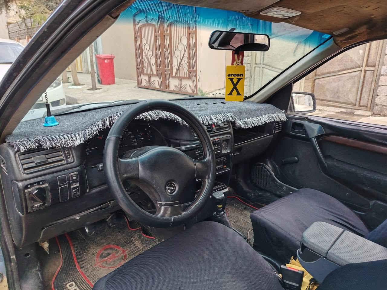 سلام عليكم اوبل فكترا للبيع حجم 18 كابريتا
موديل93 كير شرط محرك معمر جديد قبل شهر شرط لاصرف لانفخ كهربائيات كلها شغاله
طخم توير جديد باتري جديد طخم امامي خلفي جديد مبدل سياره مال بيت 
 كيجات شغاله سنويه عضم لل30بأسمي شرط تحويل هزه جديدة رقم مسطره  خايس مابيها 
نقد ابيع بدون مروس
السعر 28
***********
